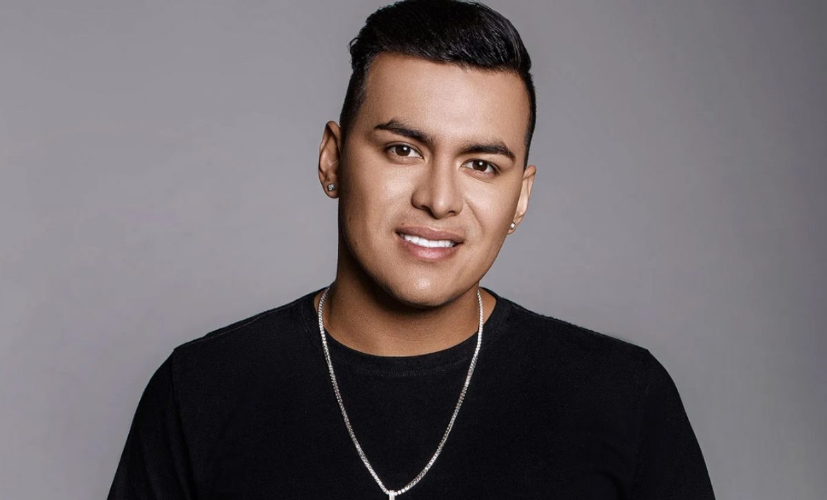 El cantante colombiano Yeison Jiménez, uno de los principales exponentes de  la música popular del país, murió este sábado al accidentarse la avioneta  en la que viajaba en una zona rural del