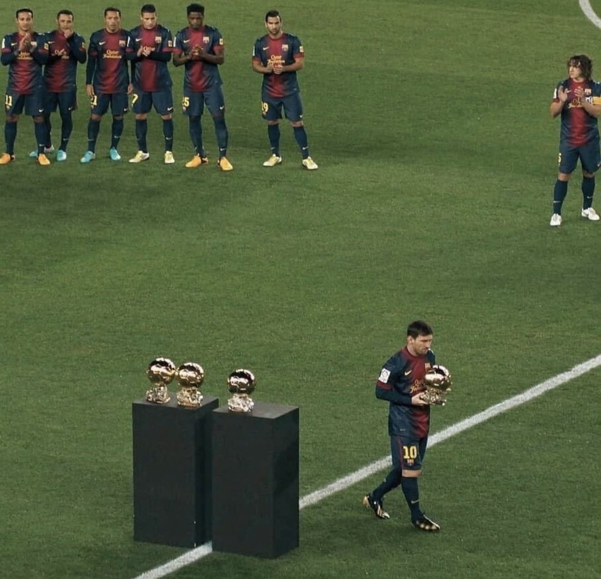 MotivacionesF's tweet image. Vinicius Jr este año cumplirá 26 años Y Mbappé cumplirá 28 años.

Messi a los 24 años ya tenía 4 balones de oro.

RESPETEN LOS RANGOS 🐐