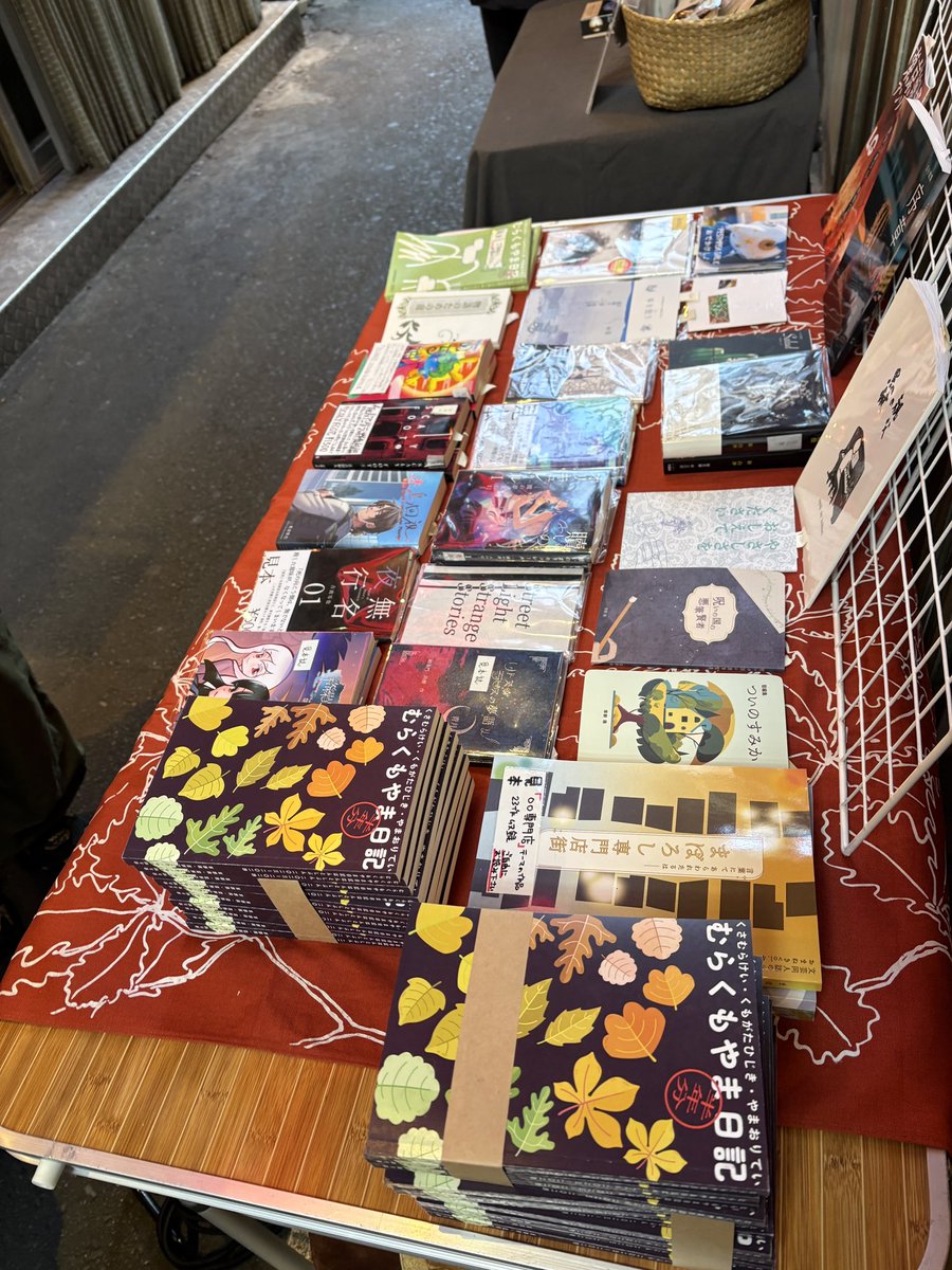 ハモニカ横丁中央通り朝市
できたてほやほやのむらくもやま日記
初売りです！！
また、明日の #もじのイチ では3箇所でお手にとっていただけます。
むらくもやま包囲網だ！！