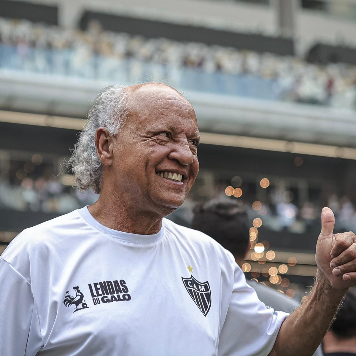 Atletico's tweet photo. Feliz aniversário, Rei! 👑⚽️

Maior artilheiro da história Atleticana, com 255 gols, Reinaldo completa mais um ano de vida neste domingo! 🎉

Vida longa, ídolo! 🖤🤍 https://t.co/tsnLaGT2or