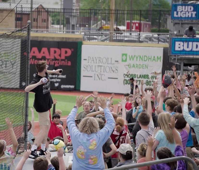 dirtybirdscwv's tweet image. Rain rain go away we’re dreaming of sunny days filled with baseball games ☀️ ⚾️ 

#staydirty #DirtyBirds #CWV