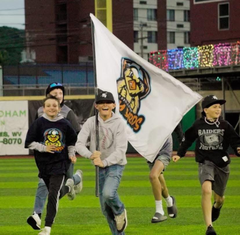 dirtybirdscwv's tweet image. Rain rain go away we’re dreaming of sunny days filled with baseball games ☀️ ⚾️ 

#staydirty #DirtyBirds #CWV