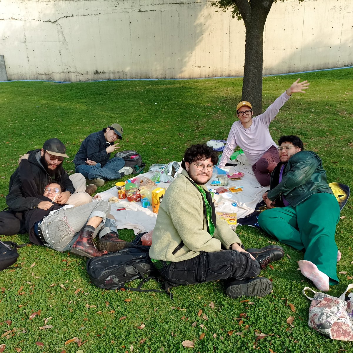 Picnic de chiavaaaas con <a href="/RedChilaquil/">Rojo</a> <a href="/BoarFucking/">FuckingBoar</a> <a href="/rwlkangel/">Angel</a> y <a href="/davepinedamusic/">dave pineda</a>