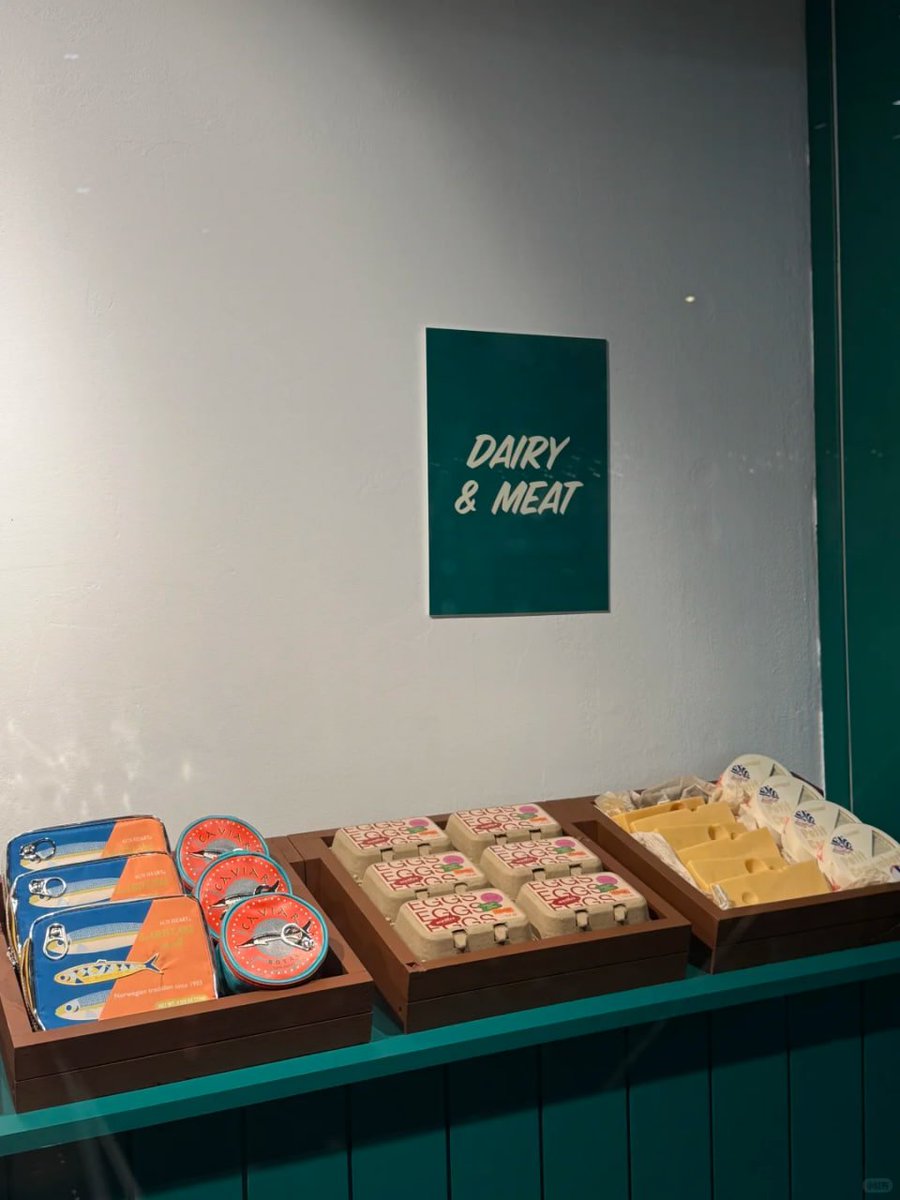 manidurva's tweet image. Everything here is calorie-free, but definitely high in style. Which faux-snack are you picking up? 🍎🥫 #MoMAMart #DesignStore