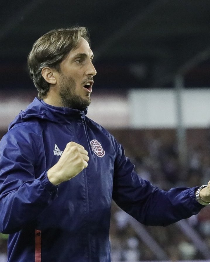 Siempre estuviste con nosotros y nosotros siempre estaremos con vos. Los mejores deseos de recuperación en este momento, querido Luis. 🇱🇻❤️