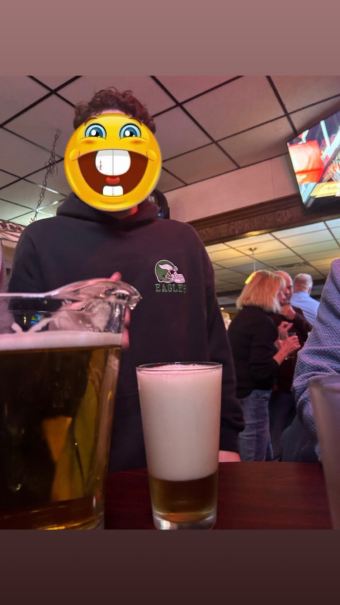 BWarders's tweet photo. Piss poor pint @chuckiefin https://t.co/D4sLlsafPz