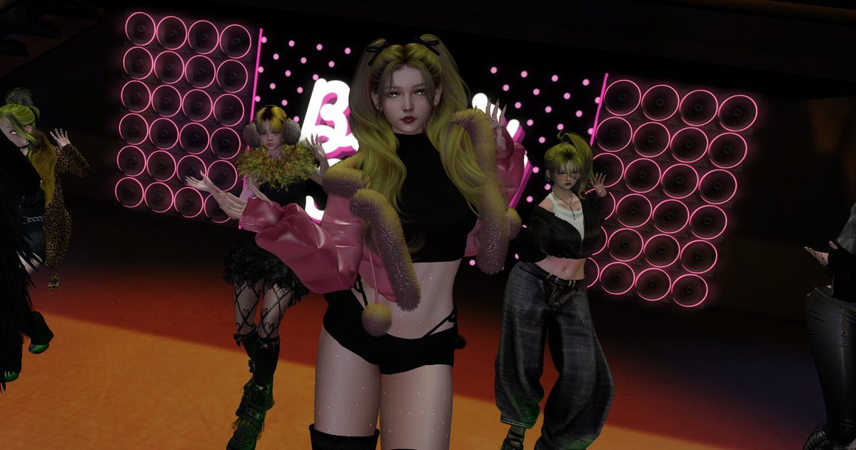 昨夜はBitter Smileさんへ😊
カッコイイ音とダンスを満喫しました✨
ステージにもあげて頂いて楽しかったです♪
ありがとうございました！