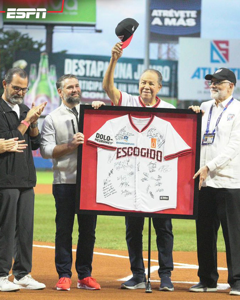⚾️ Leones del Escogido realizó un homenaje a Don Juan Marichal, primer dominicano en ser exaltado al Salón de la Fama de Cooperstown previo al partido frente a Águilas Cibaeñas.

#LIDOMxESPN
