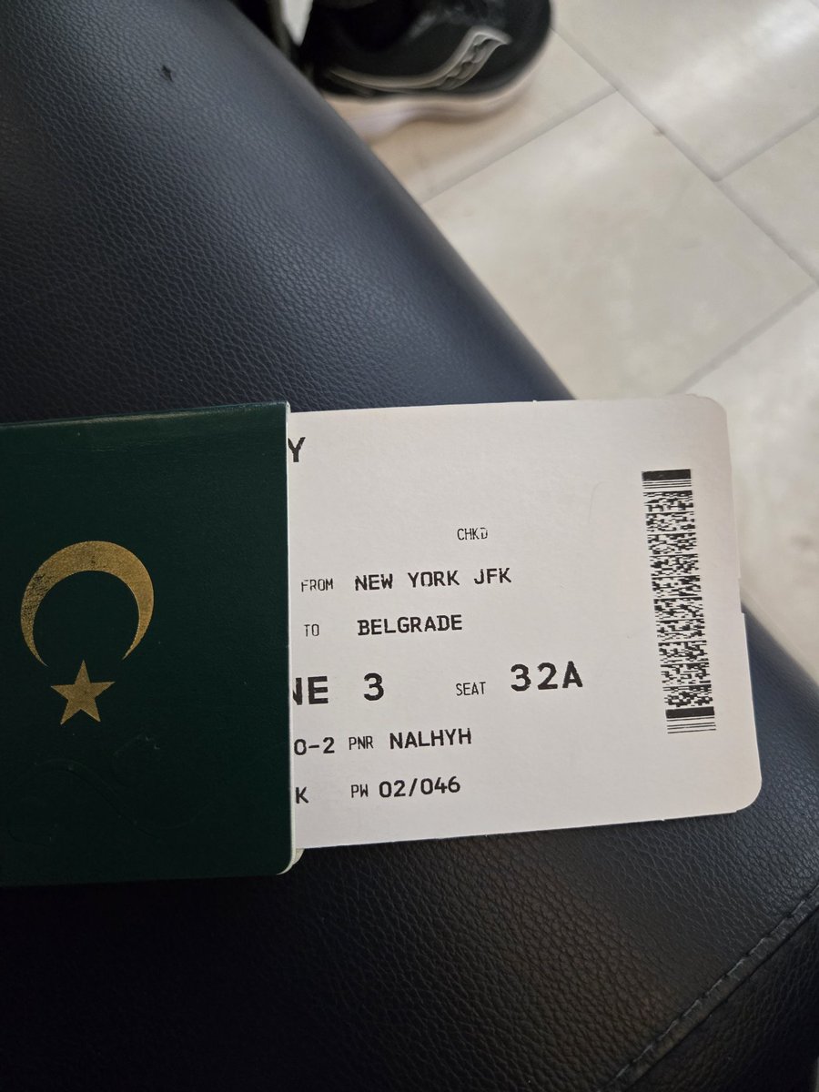 mahmuttseven's tweet photo. İNSAN, Bileti kesilmiş ama hareket saati belli olmayan bir yolcudur, O yüzden bavulunuza iyilik merhamet ve vicdân doldurun... https://t.co/8cbqrWNy9z