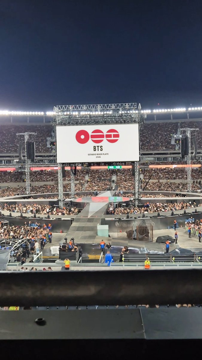 itscamitr's tweet photo. Pov: Es Noviembre del 2026 y estoy esperando que arranque el concierto de bts en river ✨️ https://t.co/WLgmgamJVo