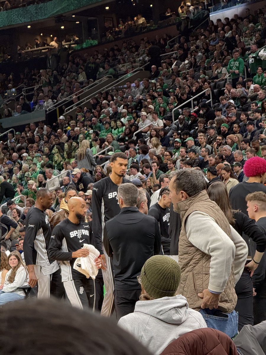 Aztecgino's tweet image. Victor Wembanyana is one tall son of a b....
😂😂😂😂