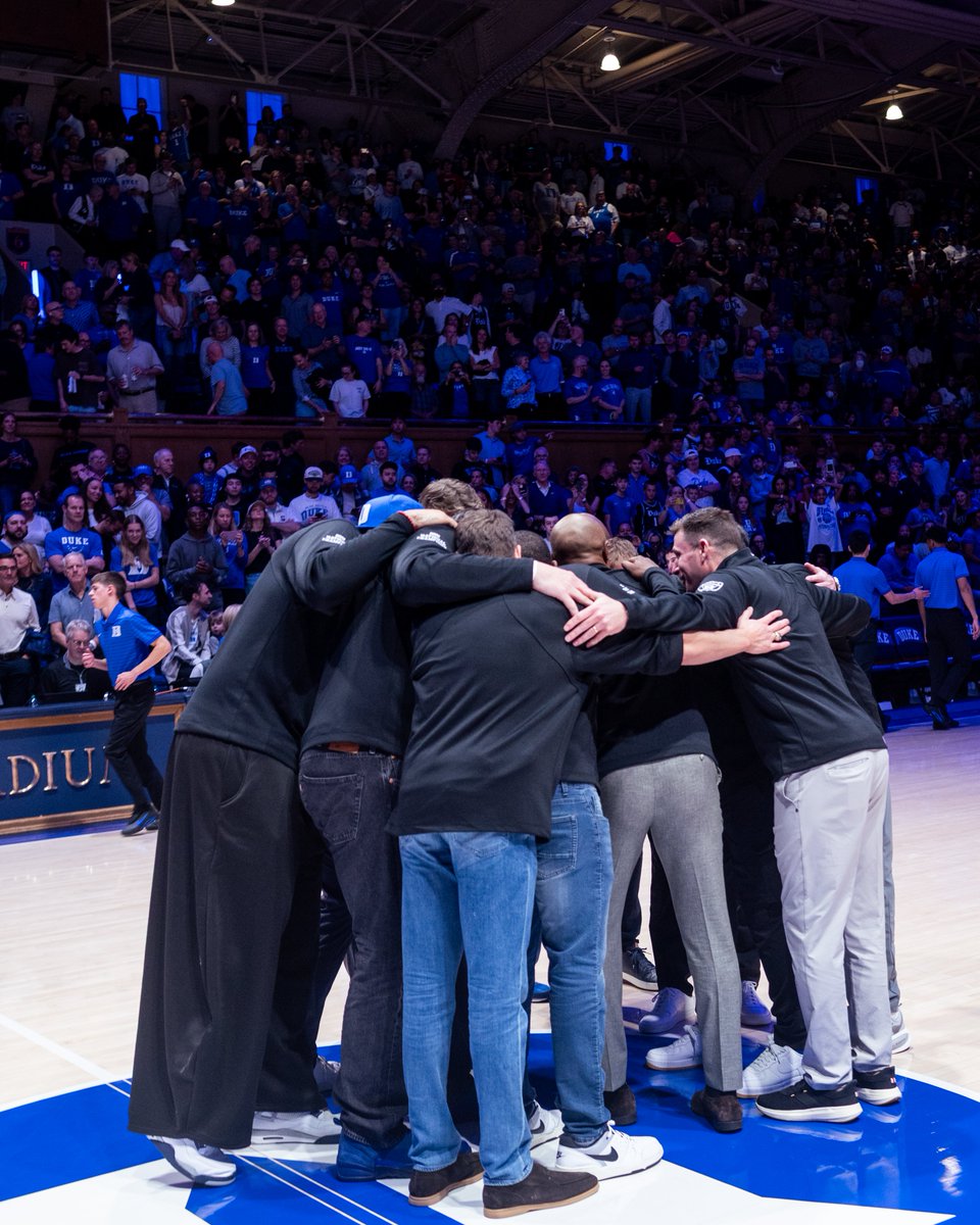 DukeMBB's tweet image. 2001 squad back home 🏆💙