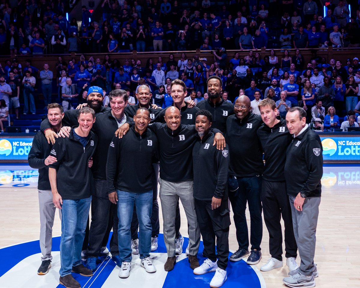 DukeMBB's tweet image. 2001 squad back home 🏆💙