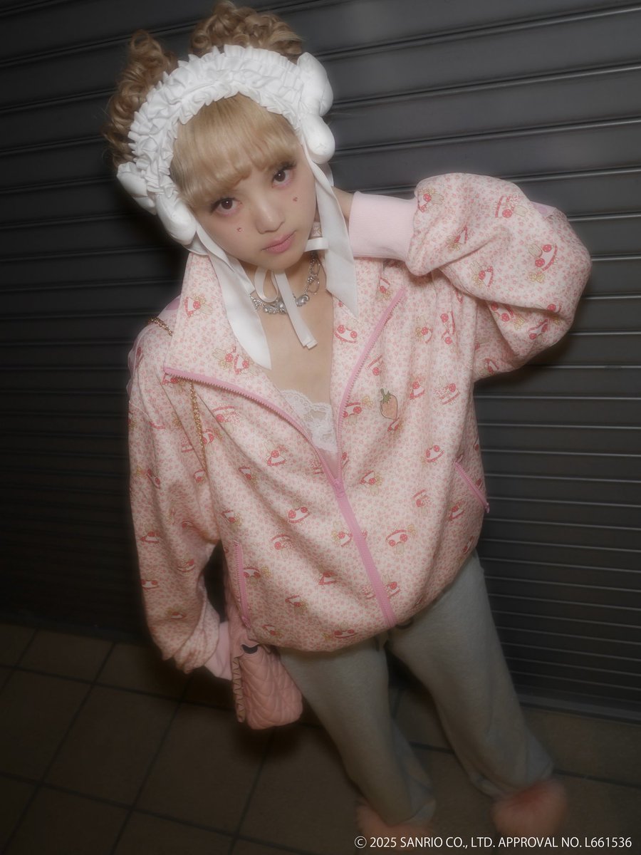 HEIHEI サンリオキャラクターズ トラックジャケット 上のみ 新品 タグ無し HEIHEI サンリオキャラクターズ トラックジャケット 上のみ 新品 タグ