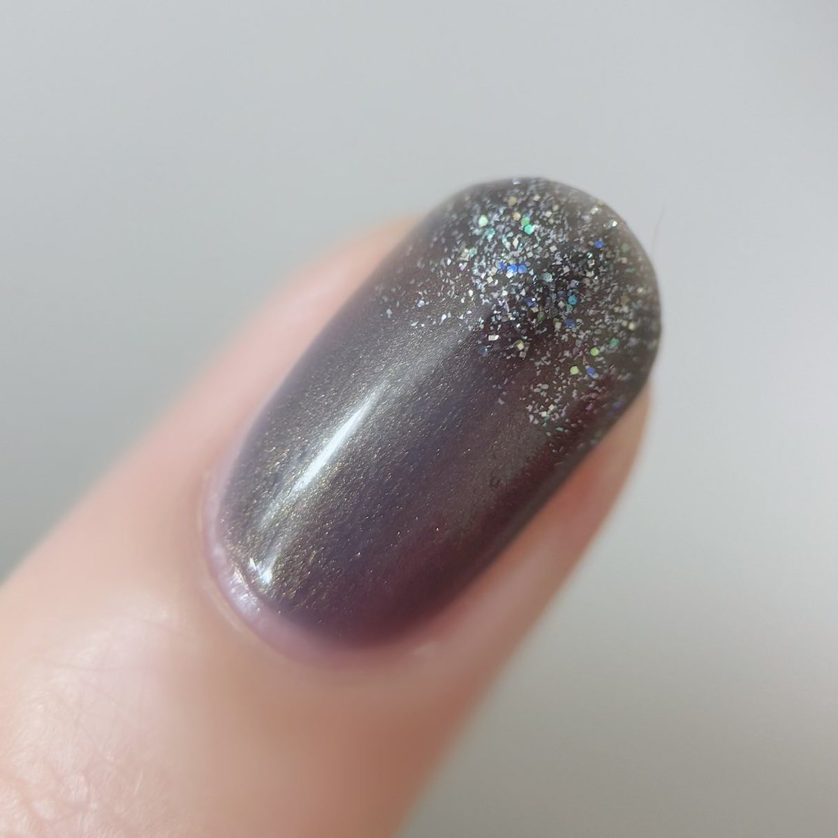 《使用色》
MITO TOKYO クチュール
                         キャバレー

クチュールは1度塗りは自爪透けるくらいシアーなのに2度塗りするとぐっと色が出るの不思議。上品な紫ともなんとも言えないカラーが美しいです…！
キャバレーのギラギララメ感も素敵で大好き！！

#セルフネイル