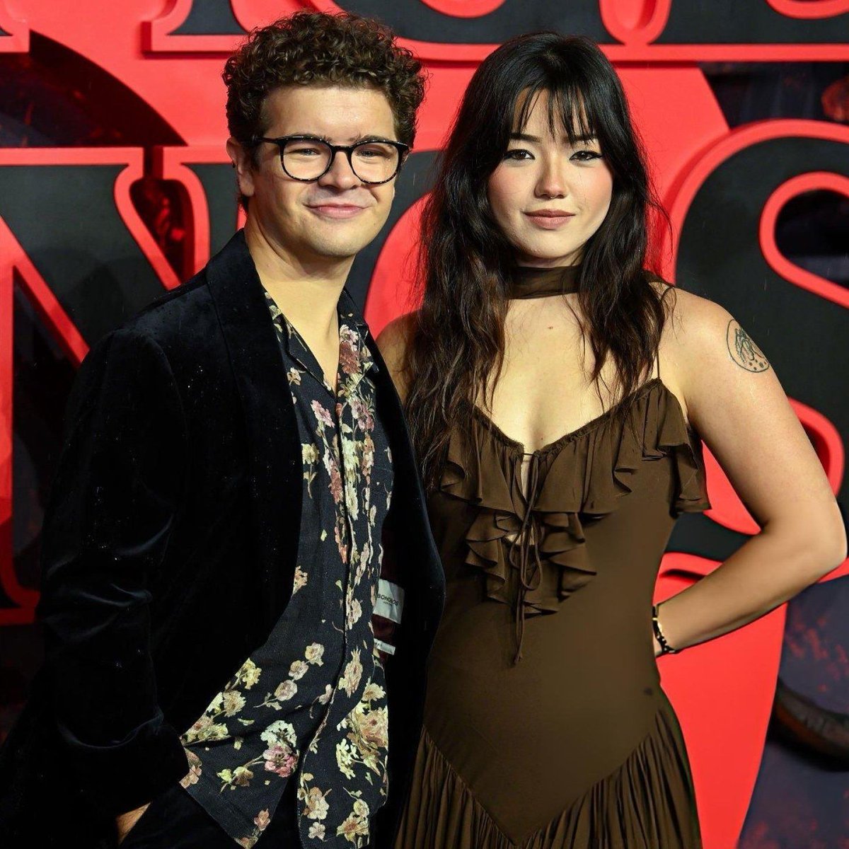 StrangerNews11's tweet image. Gaten with his girlfriend 🥰