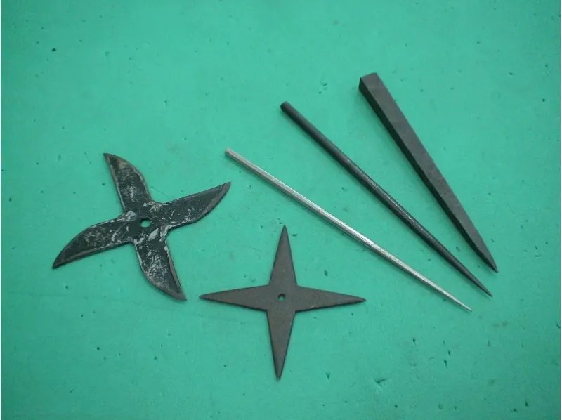 ArchPointII's tweet image. Japanese shuriken(ninja stars) come in 2 types, bō-shurikenand hira-shuriken (aka shaken/kurumaken). Bō- are pointed spikes, hira- are flat plates. The art of throwing these is shurikenjutsu. #Archaeology #Japan #ninja #NinjaGaiden #ninjago #medieval