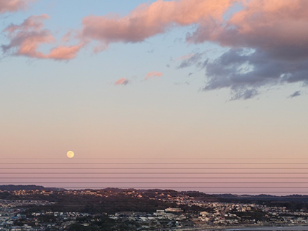 これは2026年1番最初に見た満月🌕

【📸江ノ島にて】