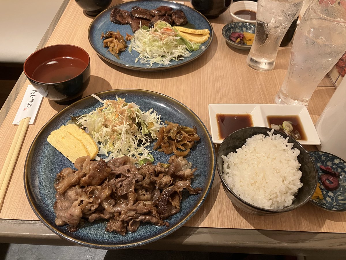 7noppe's tweet photo. 黒毛和牛ｶﾙﾋﾞうす切りﾗﾝﾁ(1300円)を食す。限定5食。霜降りなのか脂たっぷりでもうちょっと安い肉でいいって感じ。コスパはかなり良い！
#大阪府北新地駅 
#輝 https://t.co/OxOYf7KlsZ