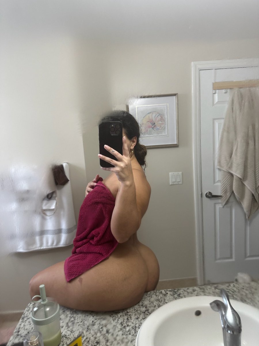 Back home after a sweaty steamy night with a client and someone said correctly white guys really know how to use women in bed 
#cheating 
#cheatingwife
#bwc