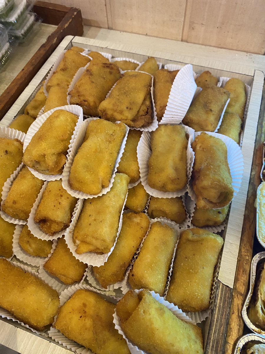 wnisekai's tweet image. kue basah tradisional tuh knp enak bgt ya 🥺 i love sosis solo, onde-onde, pastel, talam ebi, kue kukus, kue lumpur kentang, sus, kue cumcum cokelat &amp;lt;3