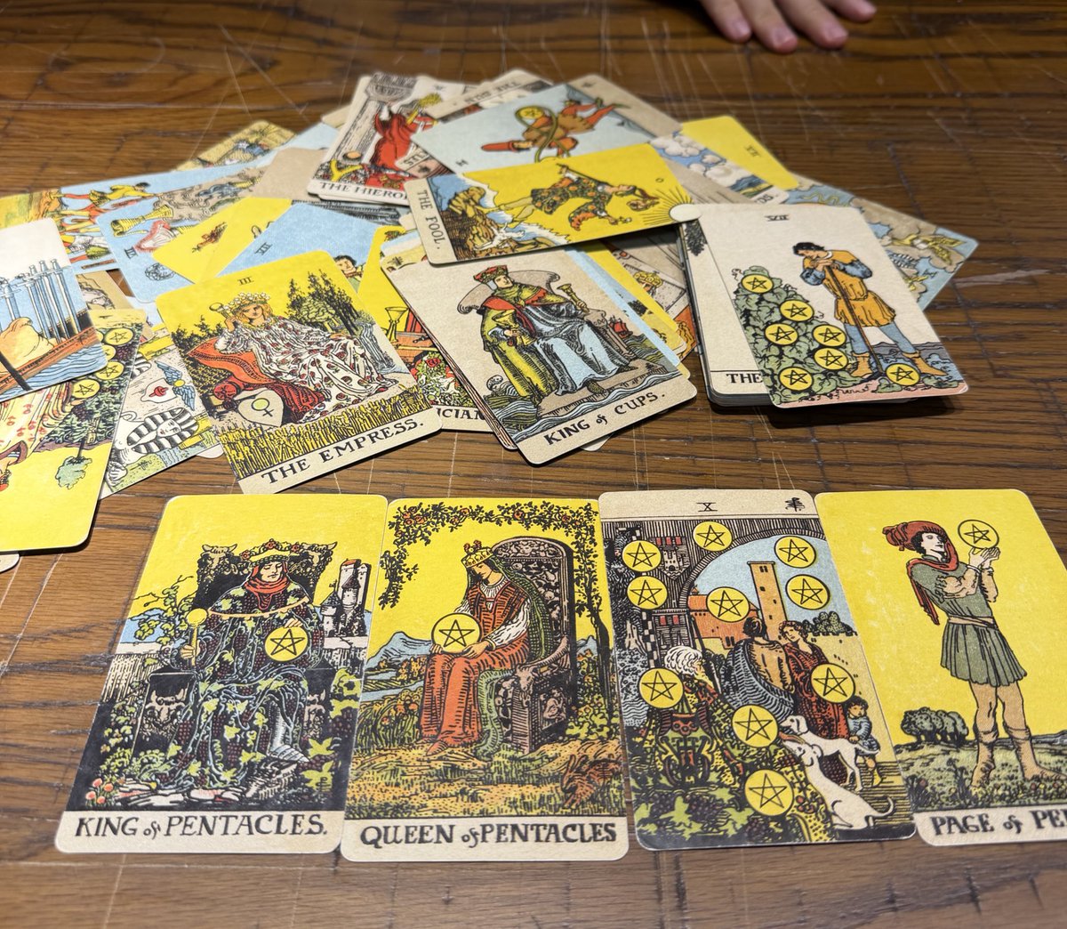 hellomy2024's tweet image. 很开心的一天，给朋友们开2026运势集合各种元素，大家这一年都会丰富多彩。
除了图片这个人的牌。