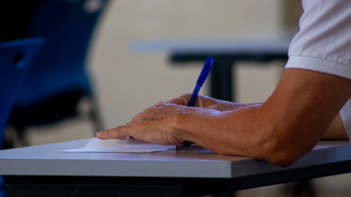 El panel de 35 votantes realizó el proceso de elección de los ganadores de los Premios Especiales del Homenaje a las Estrellas del Deporte; analizando, en una presentación, los resultados comparativos de cada atleta nominado en la edición XXXVI, para posteriormente entregar las