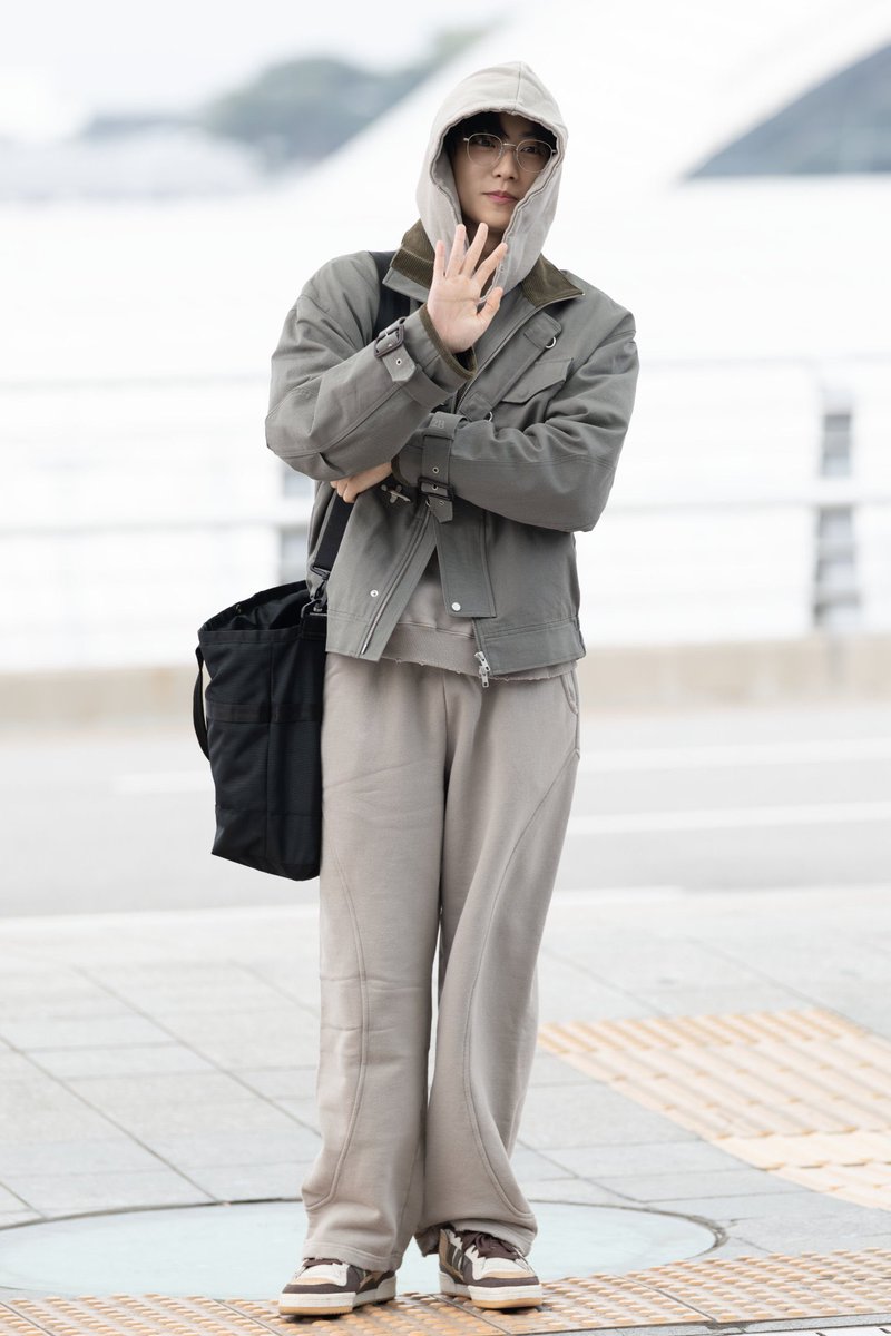 GC_omma's tweet photo. 👖~ EE E RR R ~ Side surfboard damage washing sweat pants ~ Ash grey
💳 134,000 ₩
❣️ Heading to Taipei for FM A Letter to you
#공찬 #비원에이포 #gongchan #B1A4 #gongchan_outfits #gongchan_wearing #กงชาน #gongchan_ootd #EERRRR
©️Olbll2 https://t.co/DLPHsALNZp