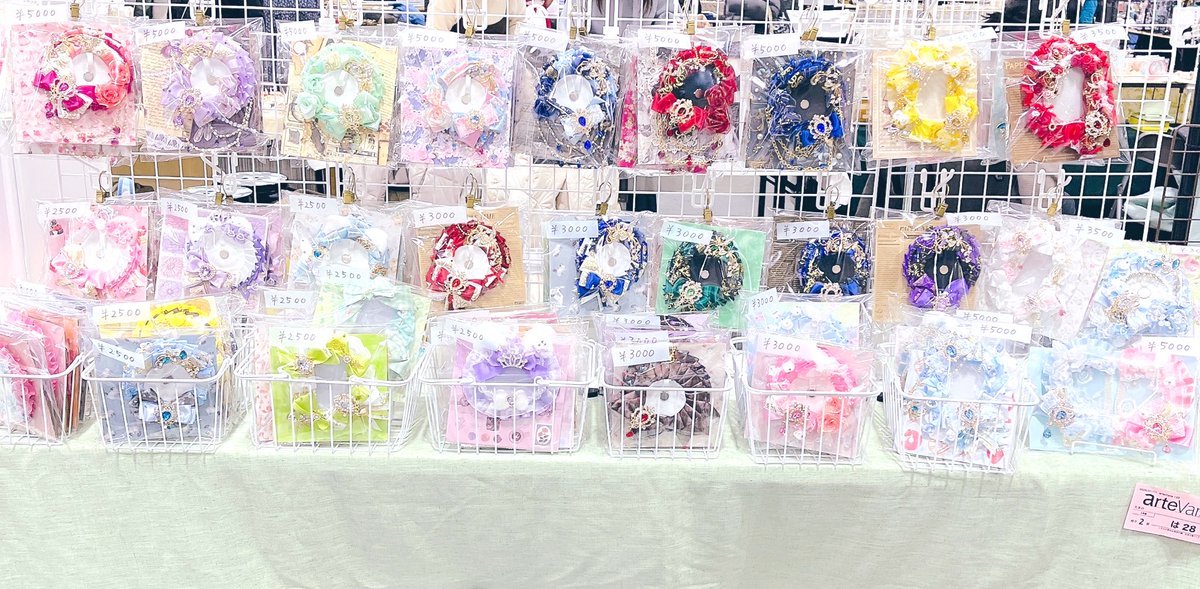 2QgsiAKsZUXVjsw's tweet image. 🎀設営完了しました🎀

風が強くて大変寒いので、防寒対策をしっかりしてお越しください✨
【４号館はー２８】にてお待ちしております🥰