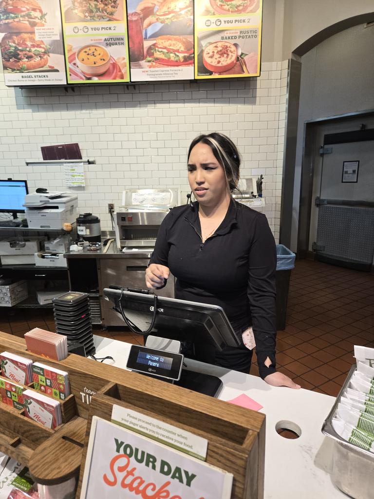 iamladyjaecelyn's tweet image. You got to do better @panera

If you put a clown 🤡 in charge to supervise monkeys 🐒 🙈 🙊 you turn your cafe into a circus 🎪 

#FIXIT
#BOYCOTT 
#CUSTOMERSERVICE
#VIRAL
#VIRALPOST