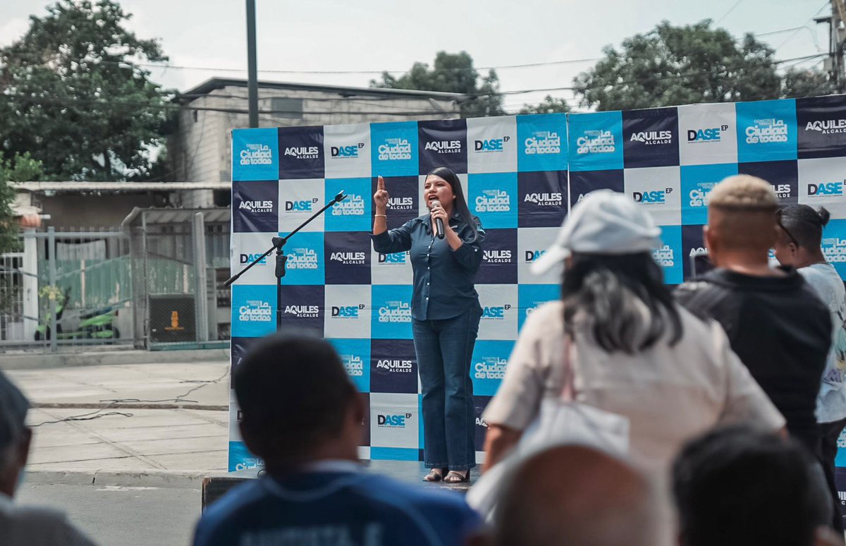 EmilyVeraA_'s tweet photo. Hoy, como delegada del alcalde @aquilesalvarez, acompañé una jornada más de trabajo y dignidad para las familias guayaquileñas.

En esta administración se han entregado más de 5.000 implementos de movilidad, porque la salud y el bienestar no son favores, son derechos. 💙
Gua https://t.co/I5V88wjEiB