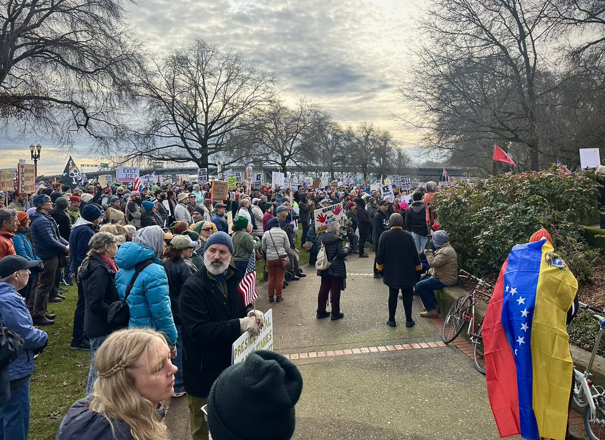 Portland stands in solidarity with Renee Nicole Good, Venezuela, and all other people oppressed by state violence.

Two rallies today show that we won’t be silent and we won’t condone authoritarianism.

#abolishice #chingalamigra
#stoptrump #speakout #resist