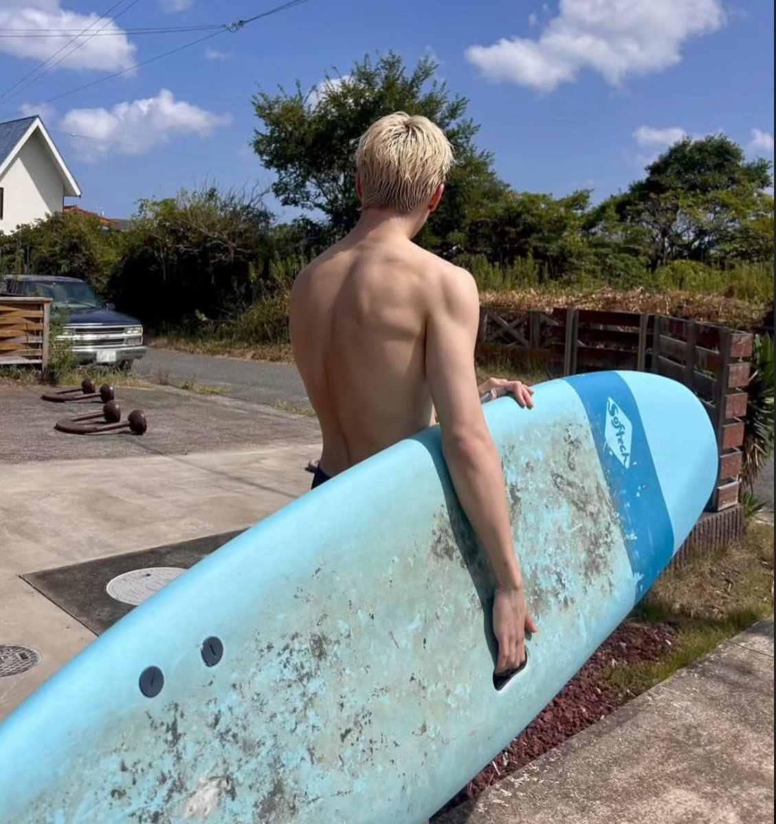 jihoonpilled's tweet image. blonde backshots and their brunettes