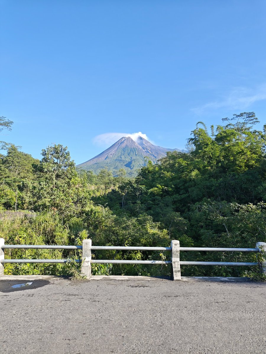 samstrashhh's tweet image. mari nikmati weekend ini selayaknya manusia biasa yang punya kehidupan selain pep m lekku