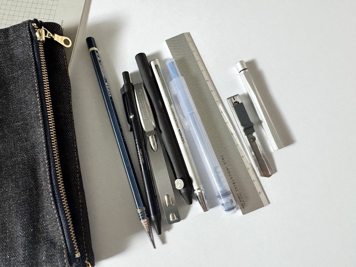 luddite_japan's tweet photo. 【新商品情報】
◾️Denim Bendy Pencase Essential
待望のデニムベンディペンケース エッセンシャルがついにリリース決定!
価格は税込で3,520円(税込)で2月にリリース予定。
カラーは通常のデニム、パッチワーク、ランダムパッチワークに加えてブラックデニムとブルーデニムの5色展開です:) https://t.co/xRlVHy8MM6