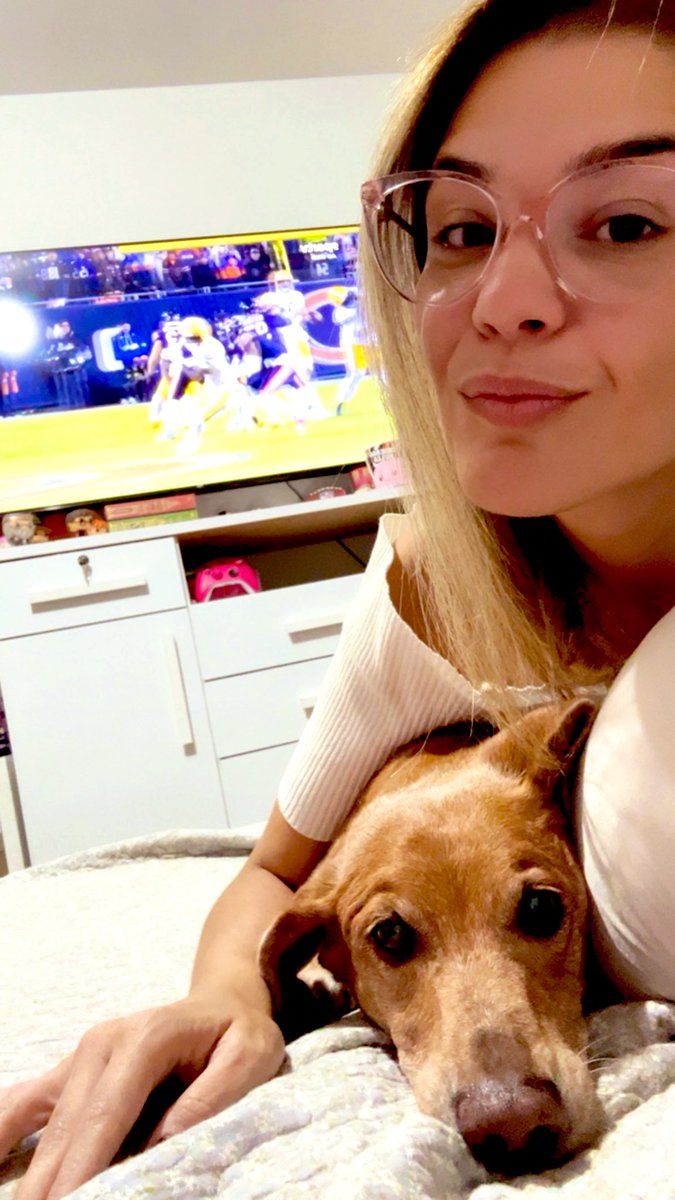 RaphadePinho5's tweet photo. Eu e o neném Johnson boy curtindo mais um jogo da #NFLPlayoffs2026 

#NFLnoSportv #GoBears https://t.co/5UnqH65B61