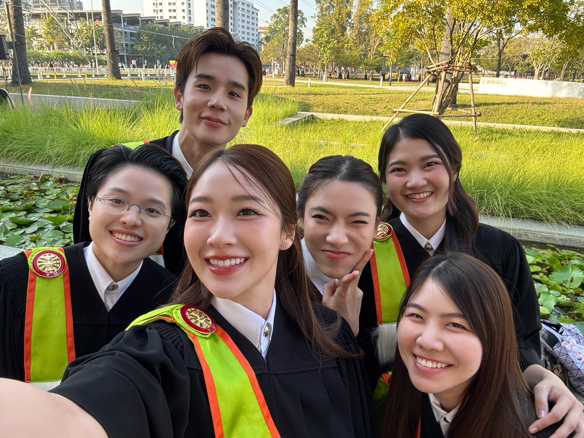 PuimekSter's tweet image. Rehearsal day🎓 ลืมตากันคนละครึ่ง💤