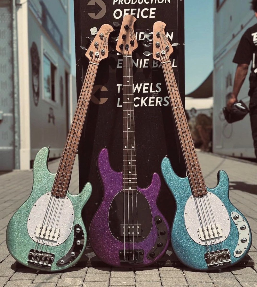 BassMagOnline's tweet photo. A trio of Sterling by Music Man Stingrays. @guitarnerds https://t.co/RrCbdDasJs