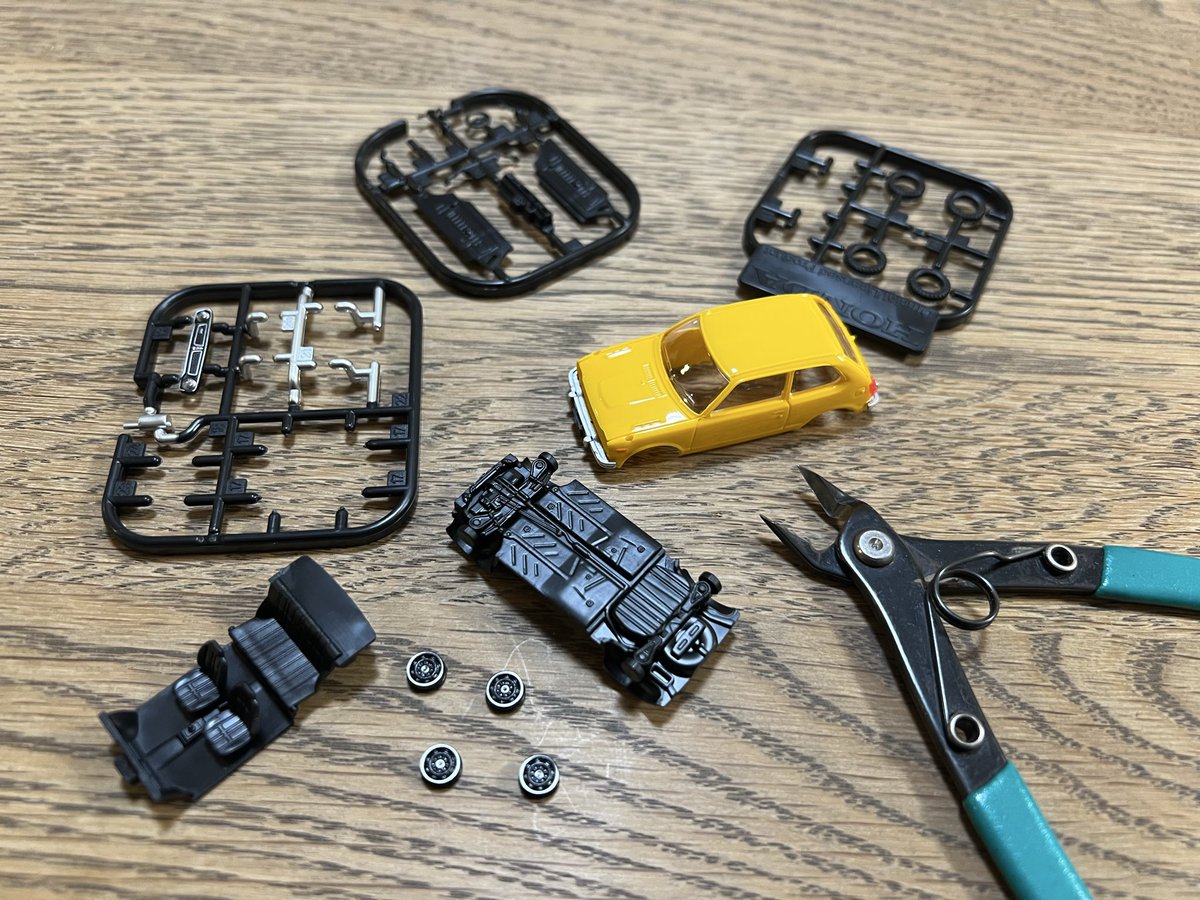 macchan2011's tweet image. 年末に回したシビックのガチャを組み立て

まじでちゃんとしたプラモデル

小さいのに腹下の造形とかめっちゃ細かくて感動

#シビック
#ハセガワ