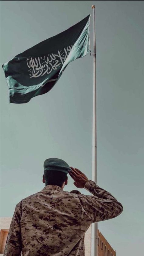 skh198's tweet photo. واليوم .. في عز ماحنا شتات وفلول
الله يعز البلاد ويعمر ........ اركانها

في خدمة الدين والدولة وَلَانا يطول
ماطاولت بيعةً في العنق .. مسكانها https://t.co/BjQPAYKCJm