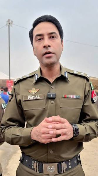 میں سخت جملے استعمال نہیں کرنا چاہتا لیکن لاہور اور پنجاب پولیس کے بڑوں کو سوشل میڈیا پر آ کر قوم کو لیکچر دینے سے پہلے اپنے ایس ایچ اوز کو Policing سیکھا دیں، گزشتہ شام میرے چھوٹے بھائی پر FIR تھانہ نشتر کالونی لاہور میں دے کر گرفتاری بھلا کس بات پر ڈال دی گئی کہ اُس نے نور