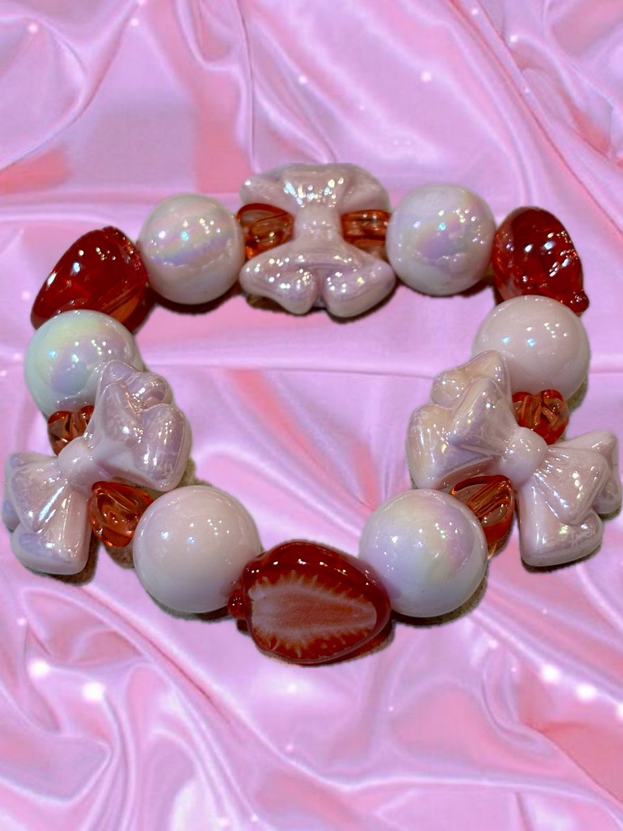 そろそろいちごが美味しい季節なのでいちご狩りブレスレット作りました