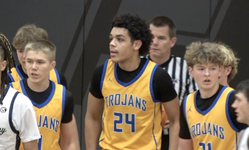 Channel1450com's tweet image. We got eight extra minutes of basketball at the Clinton Shootout on Saturday as Maroa Forsyth came back against Calvary for a double overtime victory.

Highlight of the win here -
channel1450.com/2026/01/10/mar…