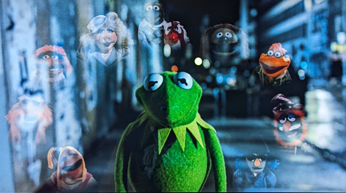 BryceBealWriter's tweet image. omg im watching muppets take manhatten what is HAPPENING