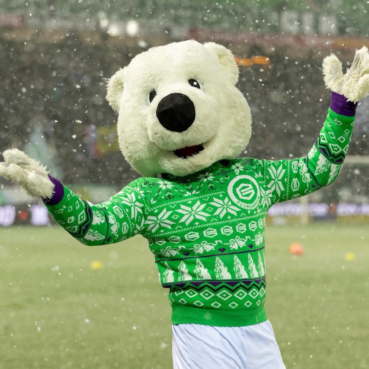 #GRONAC ‘n Draak van ‘n Wedstrijd🏁Ach,d’omstandigheden waren ook verre van ideaal.d’Arbitrage nog t’Allerslechtst⚽️🤣Geen🟥GeenPenalty🤷‍♂️Geen 5 ipv 3 mins extra speeltijd,STOPWATCH was kapotgevroren zeker?!🤗Acch,nog 6e!👌