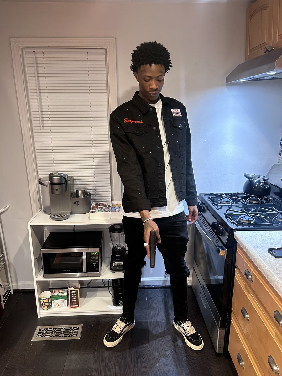 RRsxarfaxe's tweet photo. Leaving her niggxa for me I’d probably say it was worth it 🖤👁️ #DoubleR #black #viral #trending https://t.co/b72l7Rv9Fo