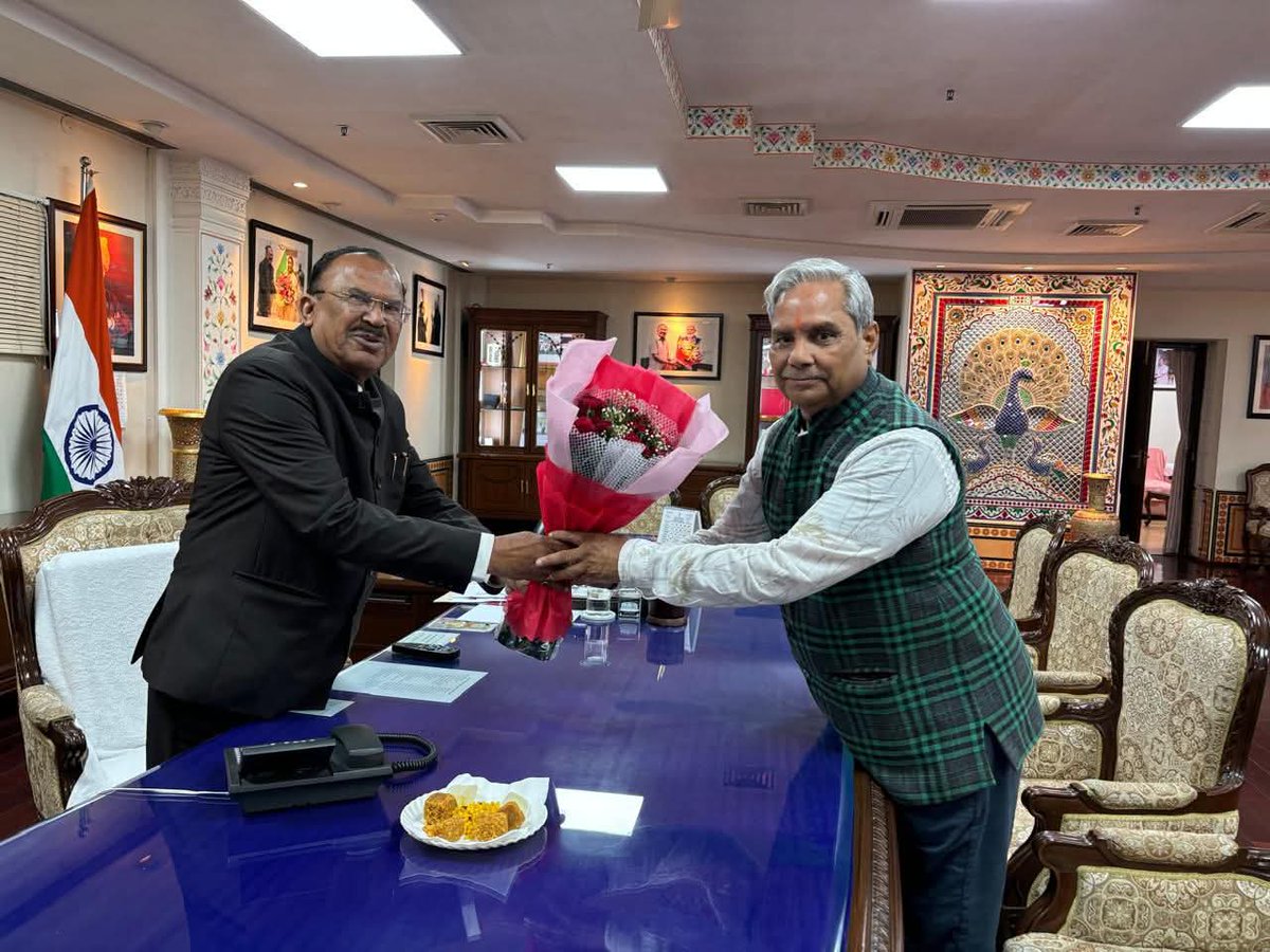jogeshwarg's tweet photo. माननीय विधानसभा अध्यक्ष श्री वासुदेव देवनानी जी को जन्मदिवस की हार्दिक शुभकामनाएं!

प्रभु श्री राम से आपके उत्तम स्वास्थ्य और दीर्घायु जीवन की कामना करता हूं।

@VasudevDevnani https://t.co/3Lnlsiirwy