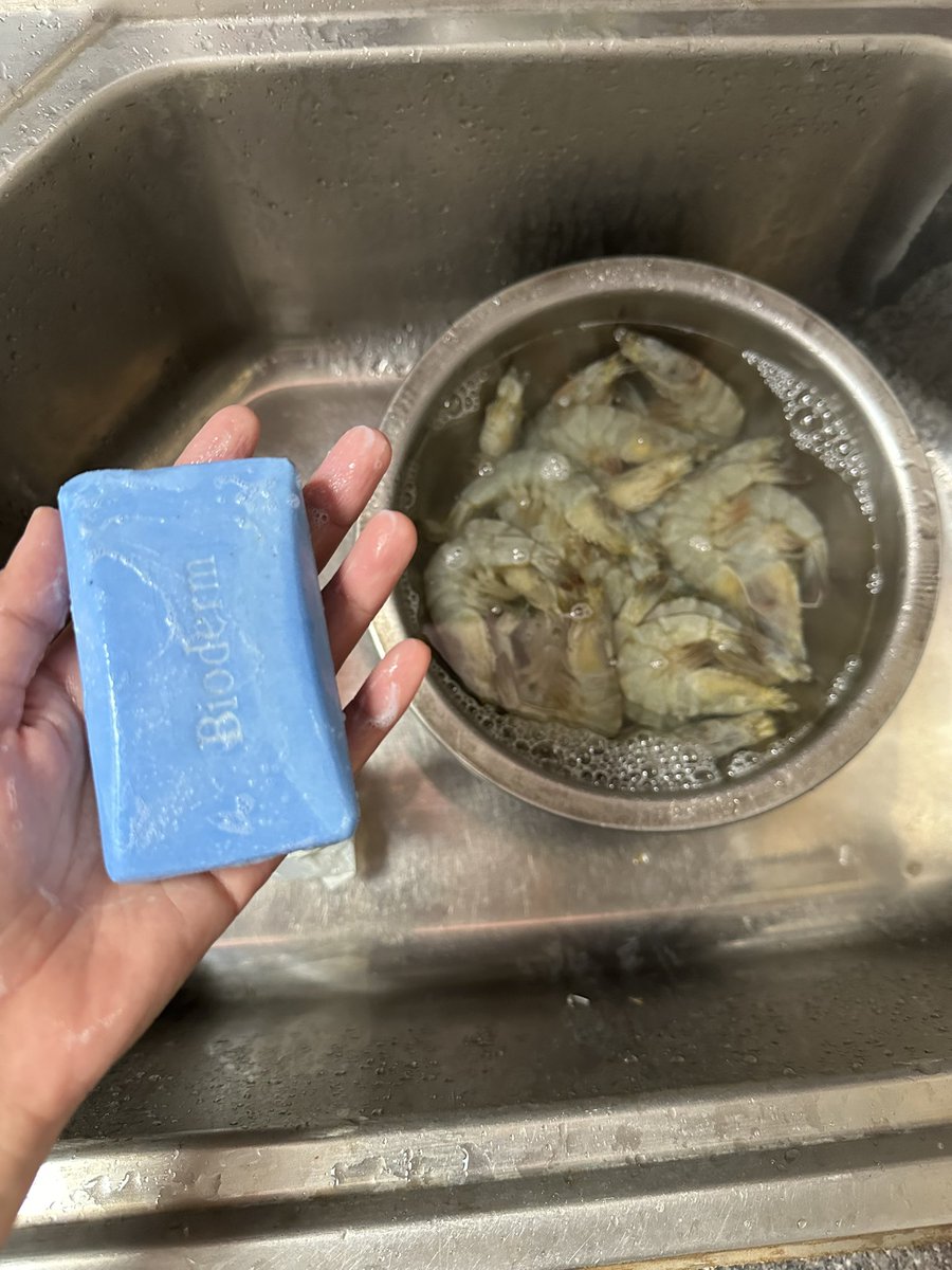 jamwithSB19's tweet image. Tested and proven. With proper handwashing using @BIODERMofficial soap, tanggal lansa sa isang hugasan.