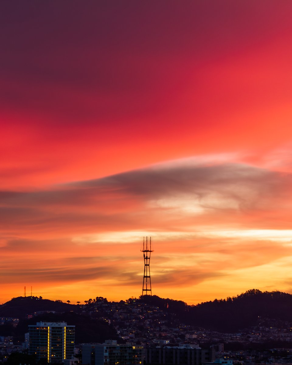 StuInSF's tweet image. Goodness gracious! What a sunset in San Francisco tonight!