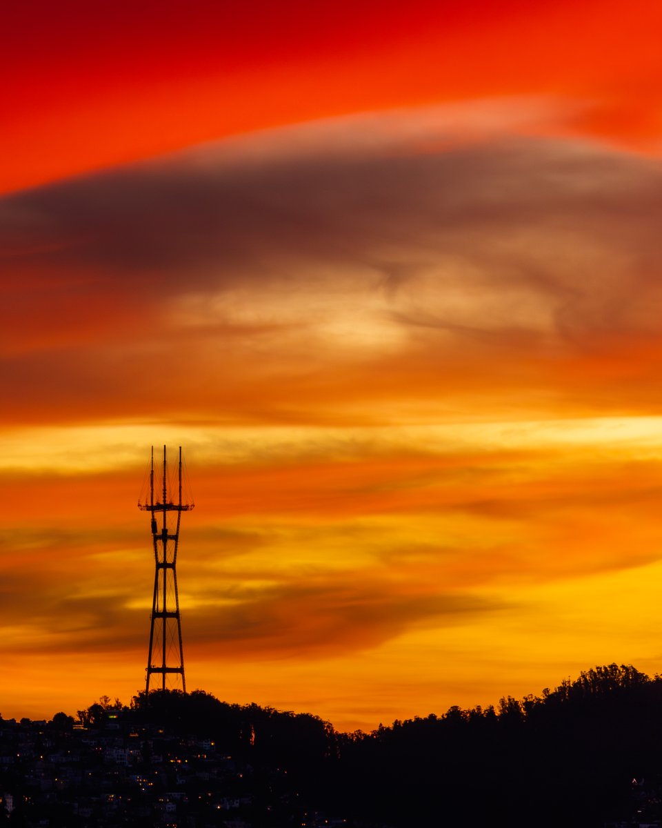 StuInSF's tweet image. Goodness gracious! What a sunset in San Francisco tonight!